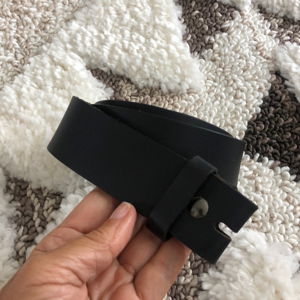 TOBACCO ROAD BLACK LEATHER BELT STRAP